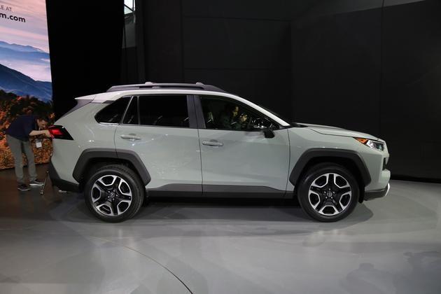 豐田全新RAV4或?qū)⑻峁┢咦?加長(zhǎng)30mm的軸距有用了